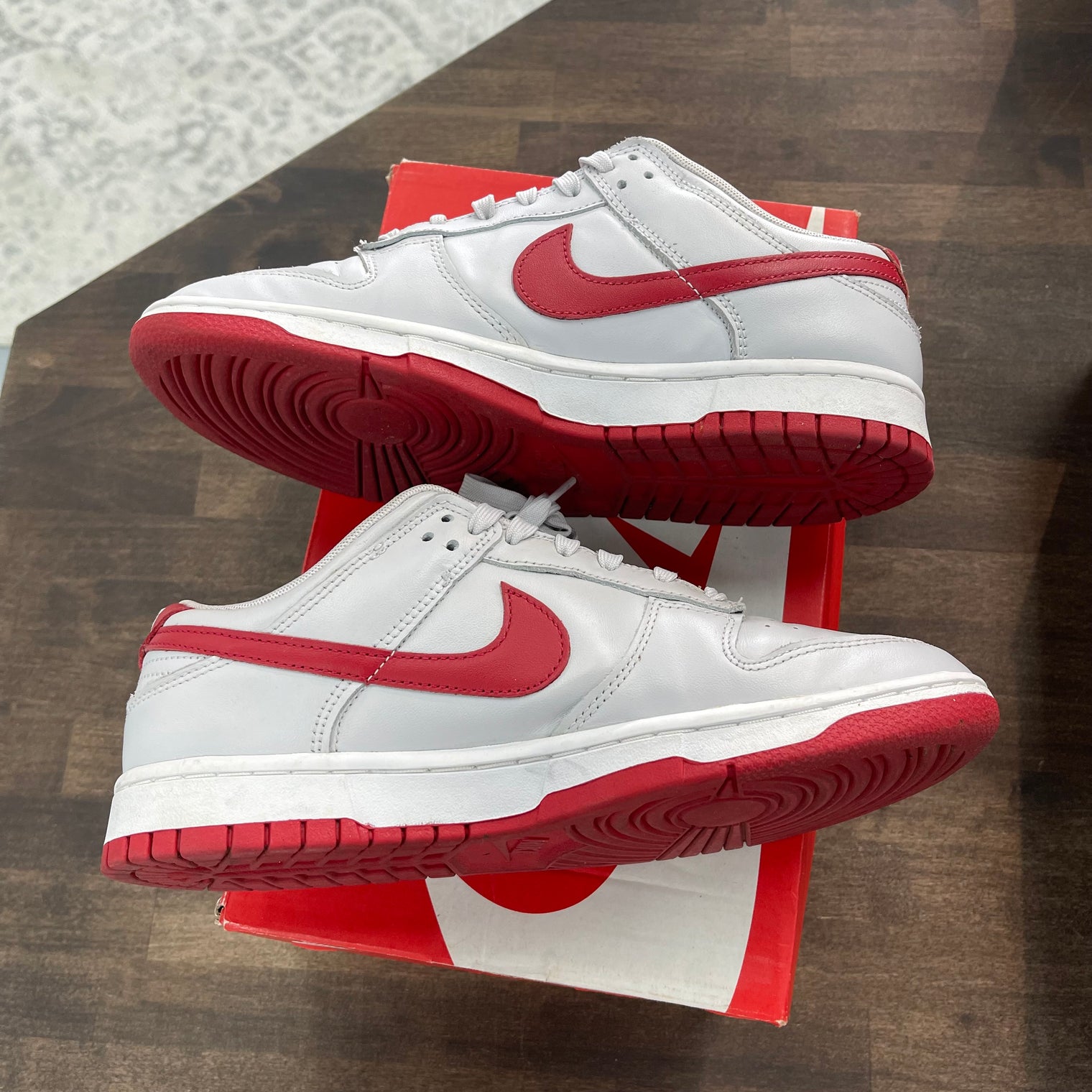 Vast Grey Varsity Red Nike Dunk Low (USED)