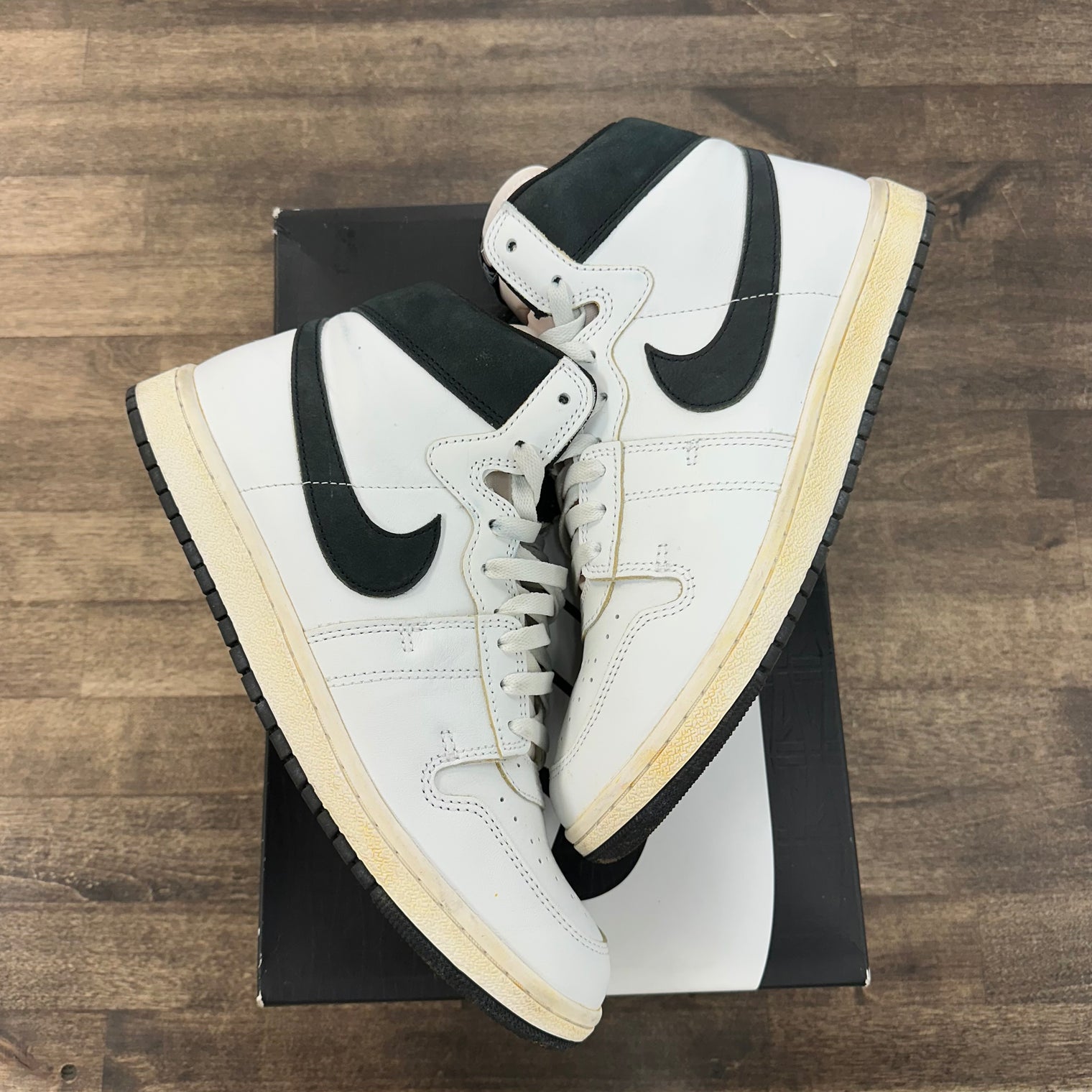A Ma Maniere White Black Nike Jordan Air Ship PE SP (USED)