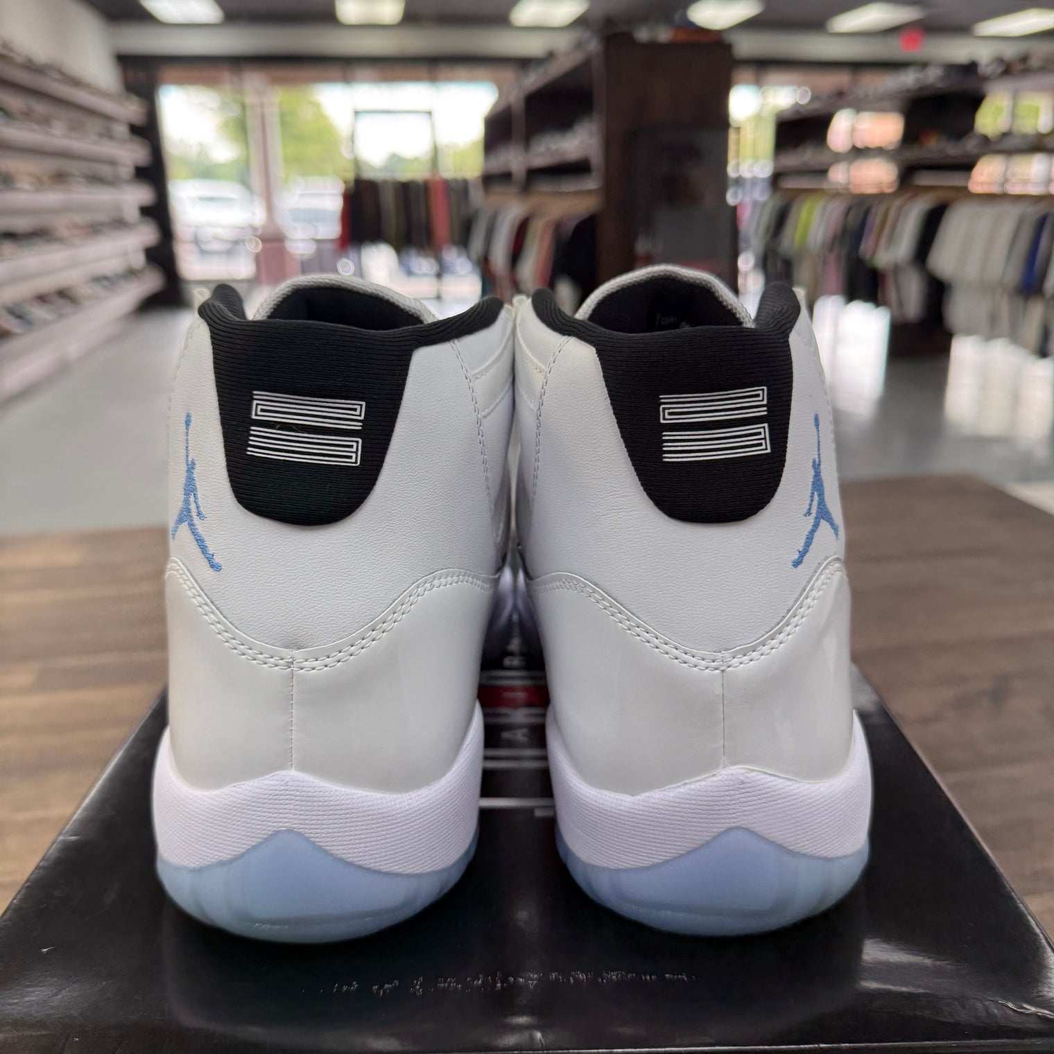 Legend Blue Jordan 11 2024 (USED)