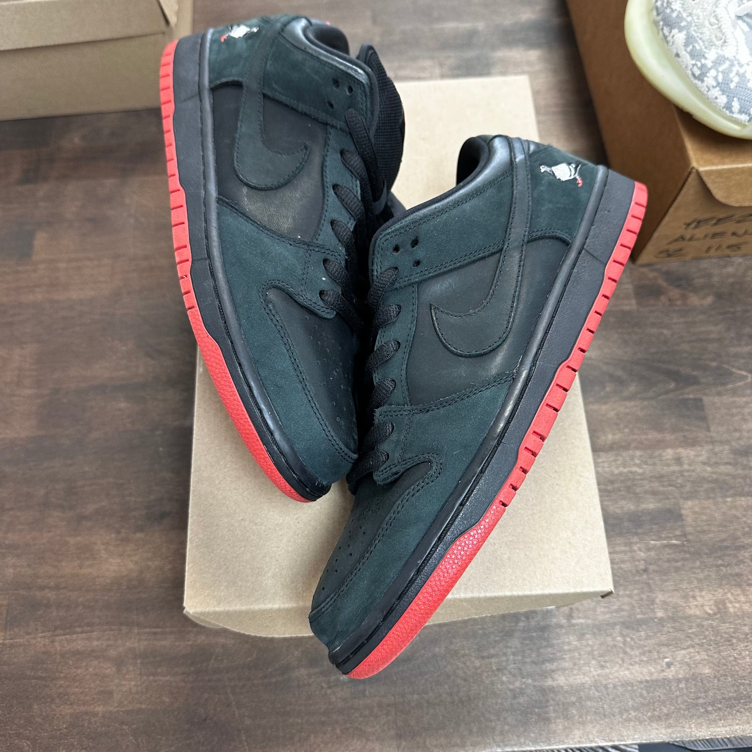 Black Pigeon Staple Nike SB Dunk Low (USED,No Box)