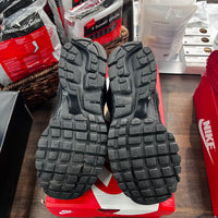 Triple Black Vomero 5 (USED)
