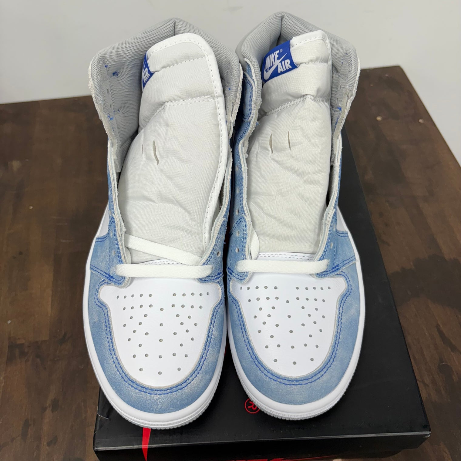 Hyper Royal Jordan 1 High (Lightly Worn)