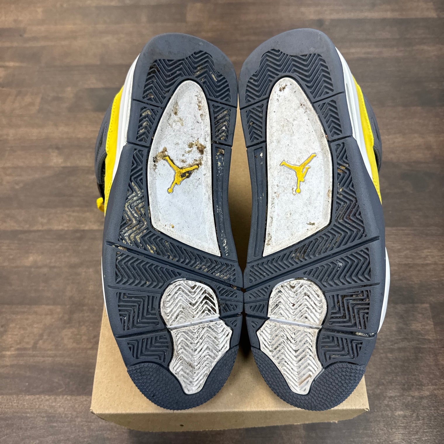 Lightning Jordan 4 (USED,NO BOX)