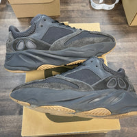 Utility Black Yeezy 700 (USED)