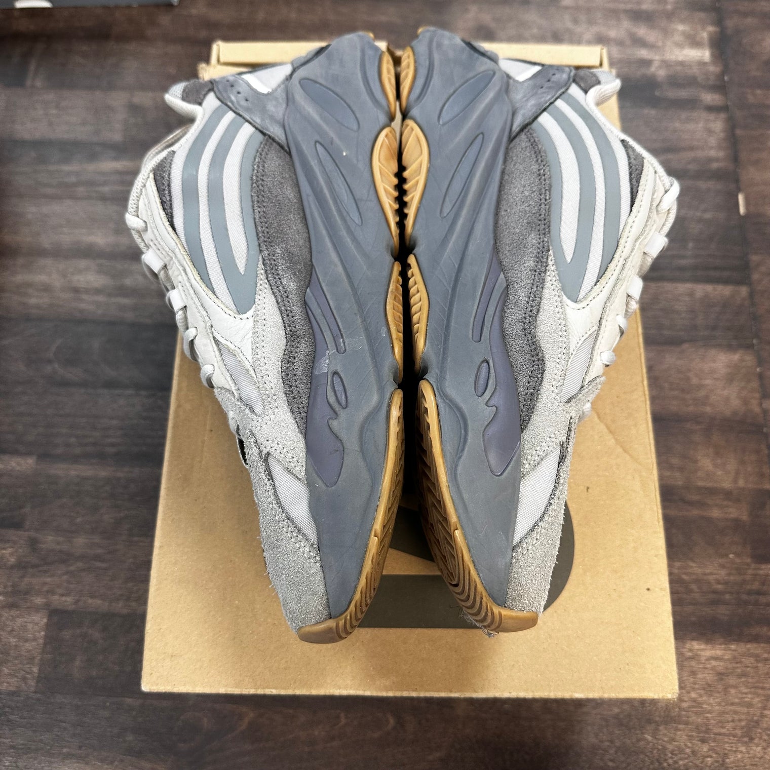 Tephra Yeezy 700 (USED)