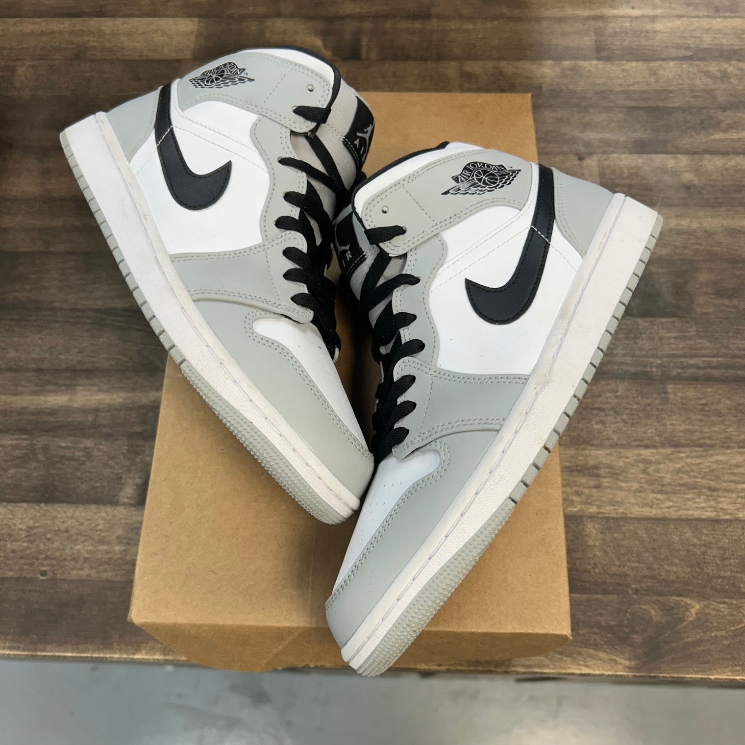 Jordan 1 Mid Light Smoke Grey (US 9) (USED, No Box)