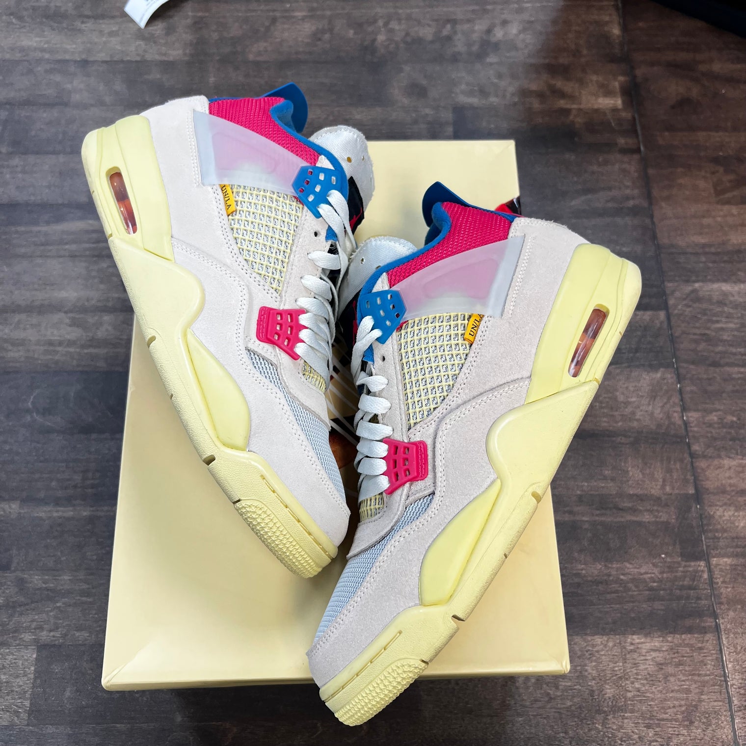 Union Guava Jordan 4 (USED)