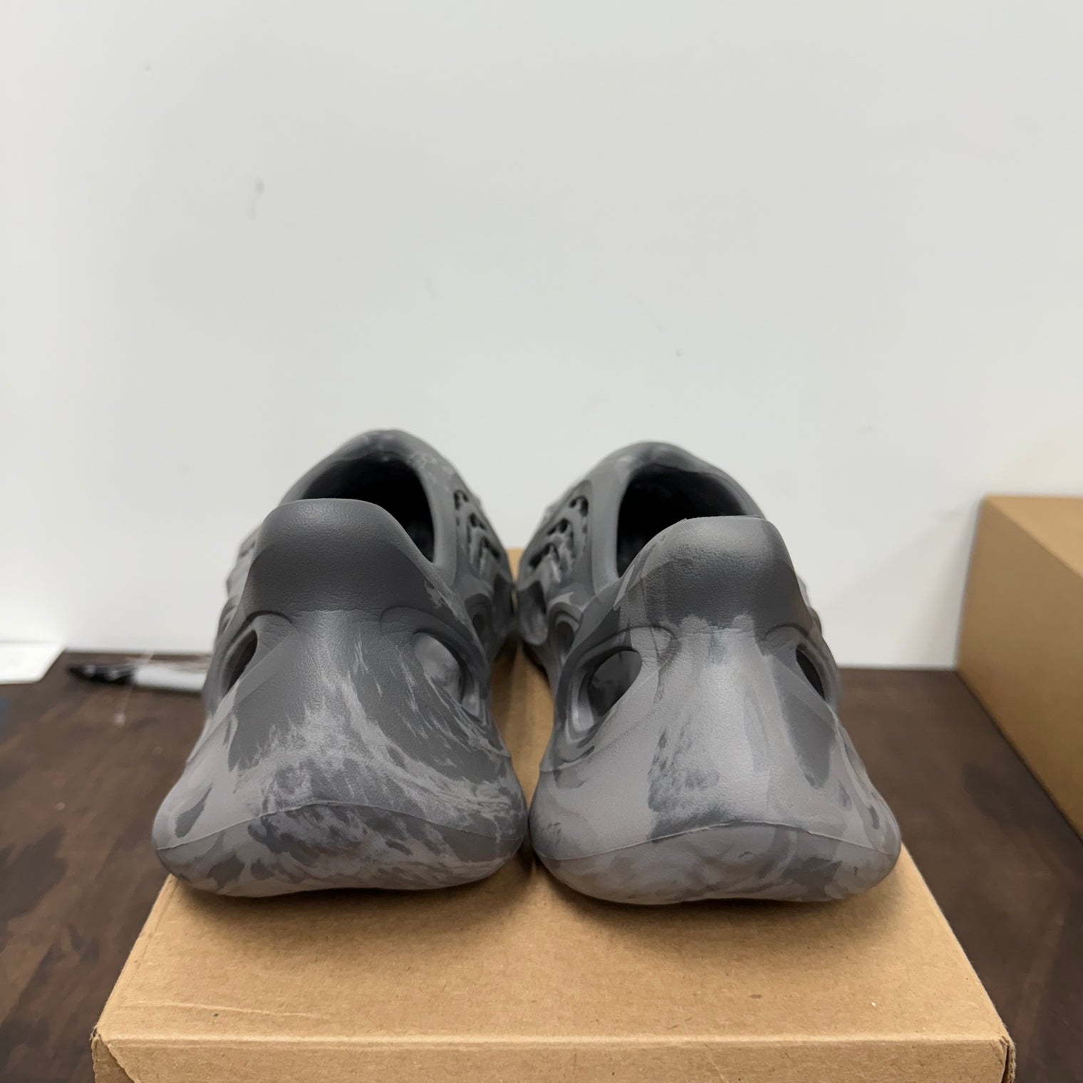 MX Granite Yeezy Foam RNNR (USED,No Box)