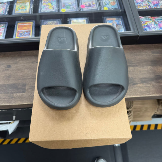 Onyx Yeezy Slide (USED, No Box)