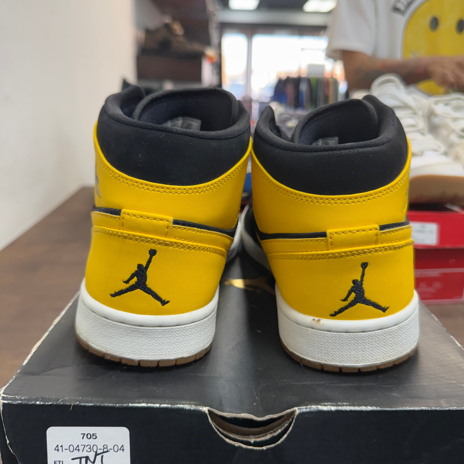 New Love Jordan 1 Mid (2017) (USED)