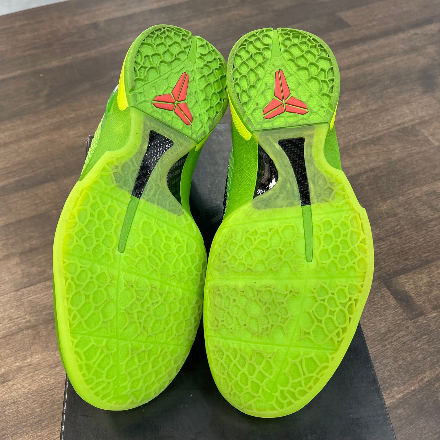 Grinch Kobe Protro 6 (USED)