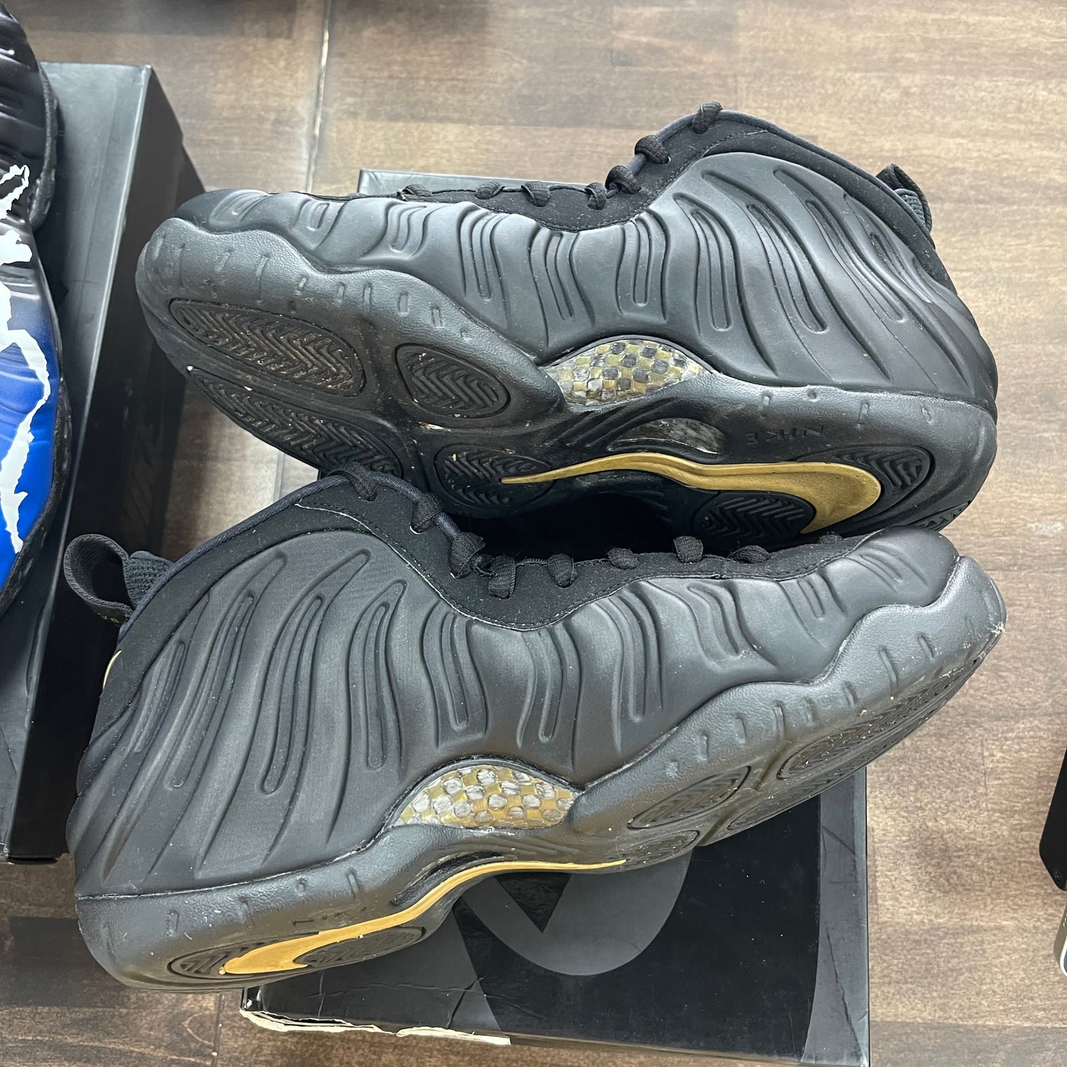 Black Metallic Gold Foamposite Pro (USED)