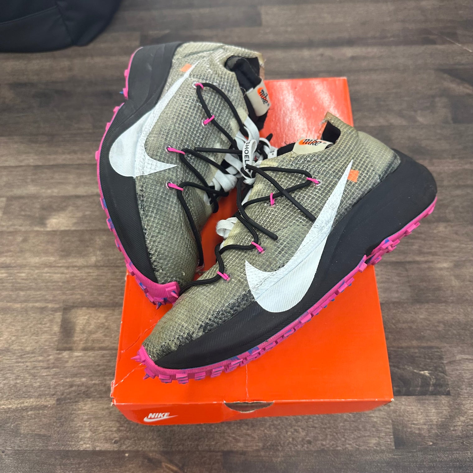 Off-White Vapor Street Black Laser Fuchsia (W) (USED)