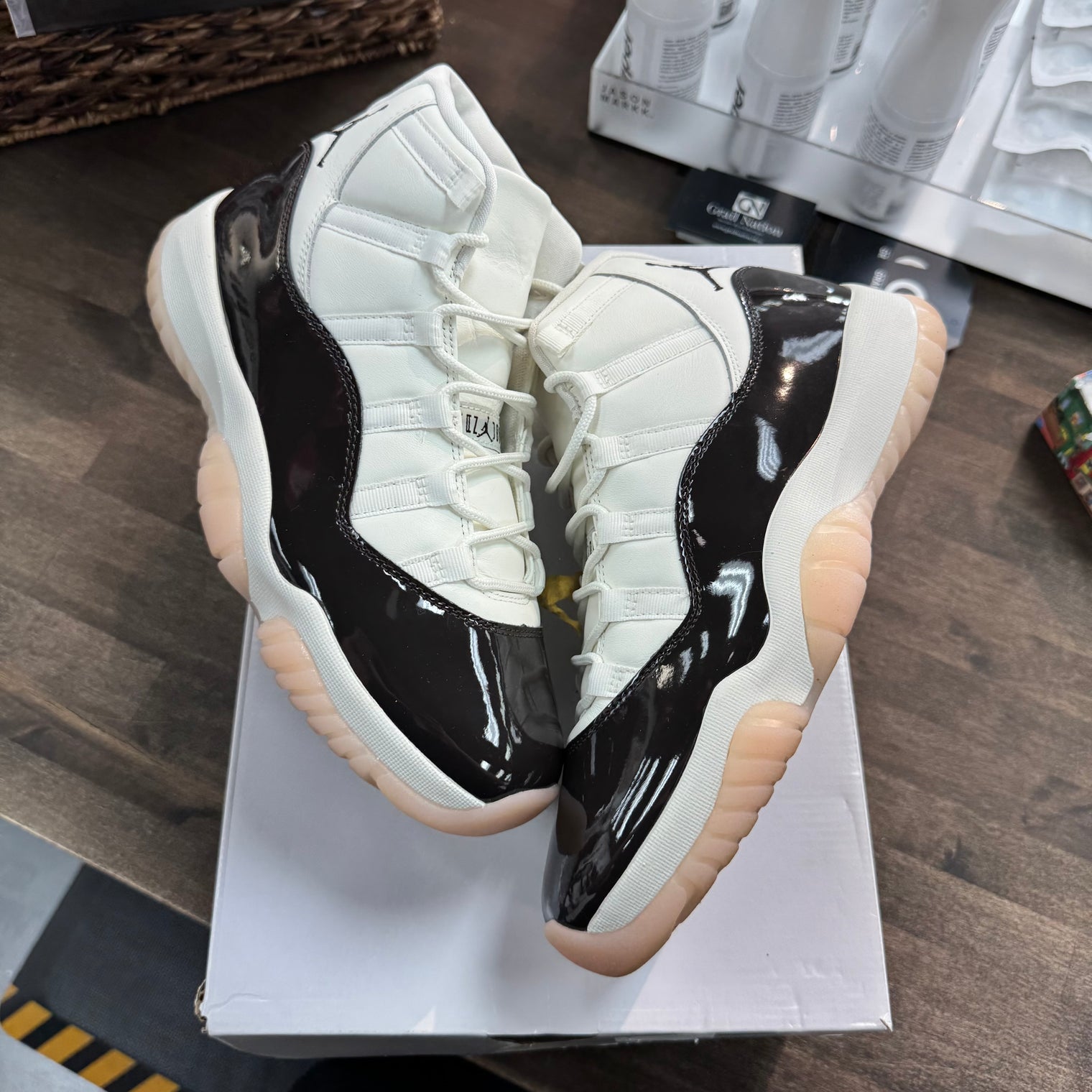 Neapolitan Jordan 11 (W) (USED)