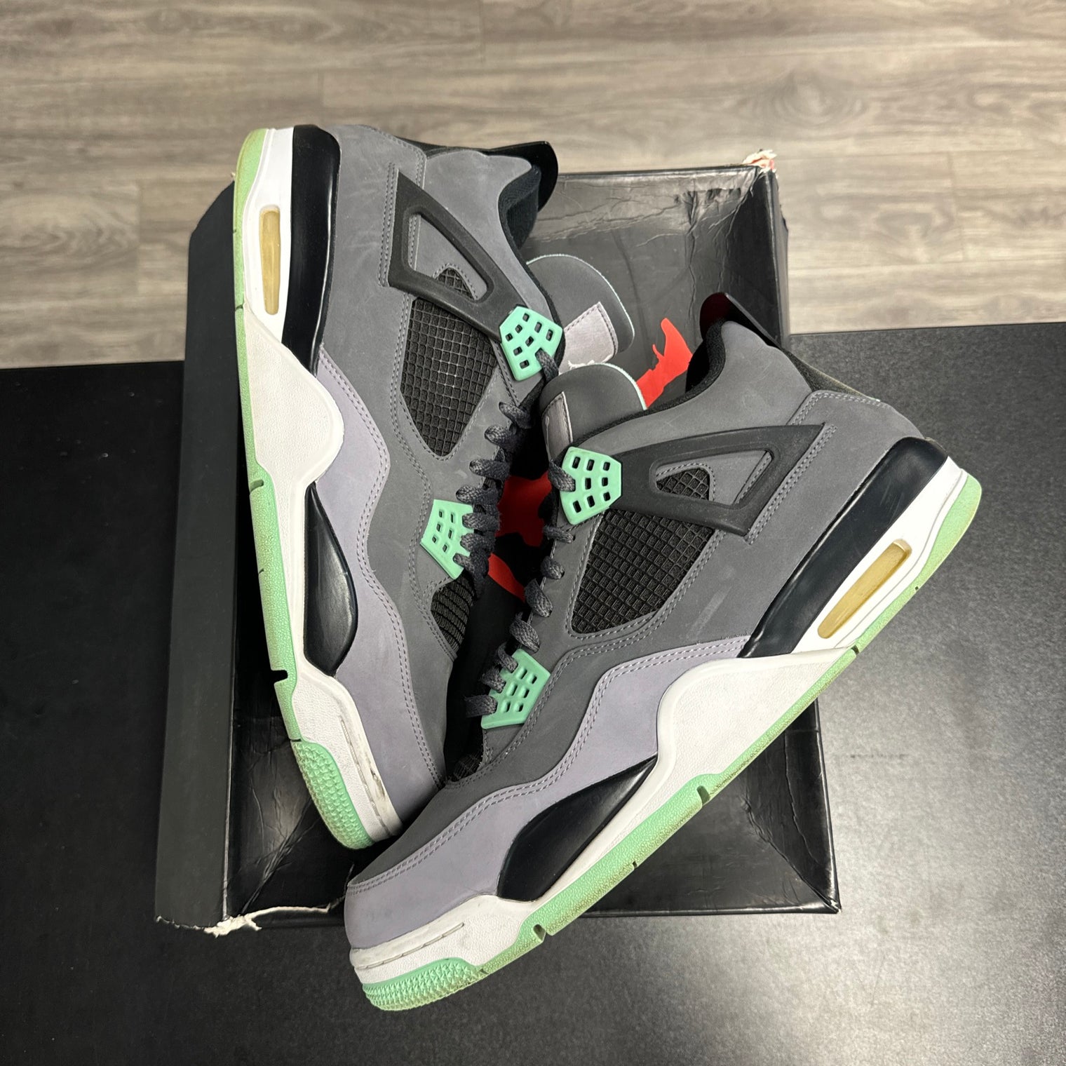 Jordan 4 Green Glow (USED)