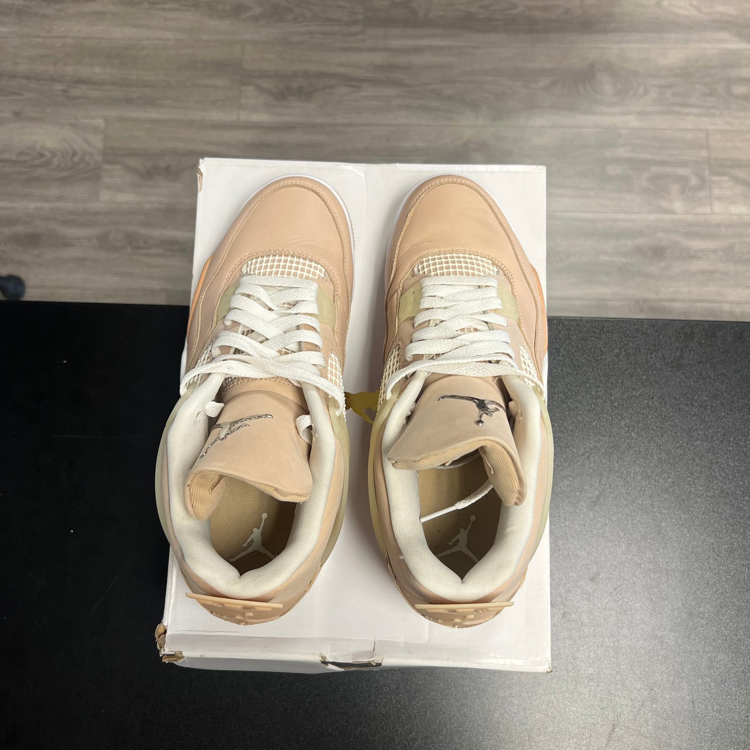 (W) Shimmer Jordan 4 (USED)