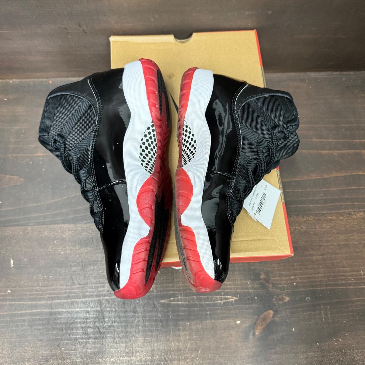 Jordan 11 Retro Playoffs Bred (2019) Size 10 (Pre-Owned) - side