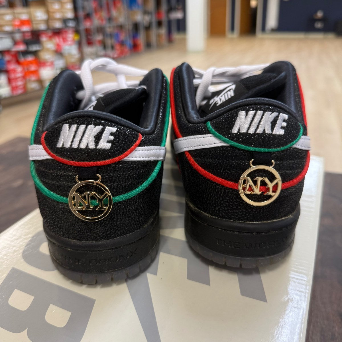 Nike SB Dunk Low Bronx Girls Skate - Image 3