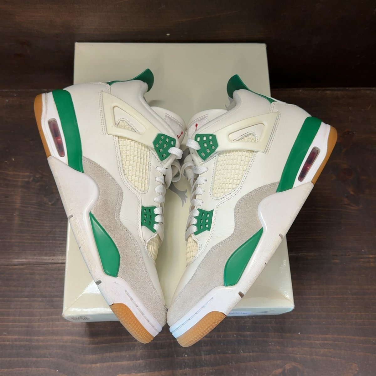 Jordan 4 Retro SB Pine Green Size 10.5 (Pre-Owned) - back