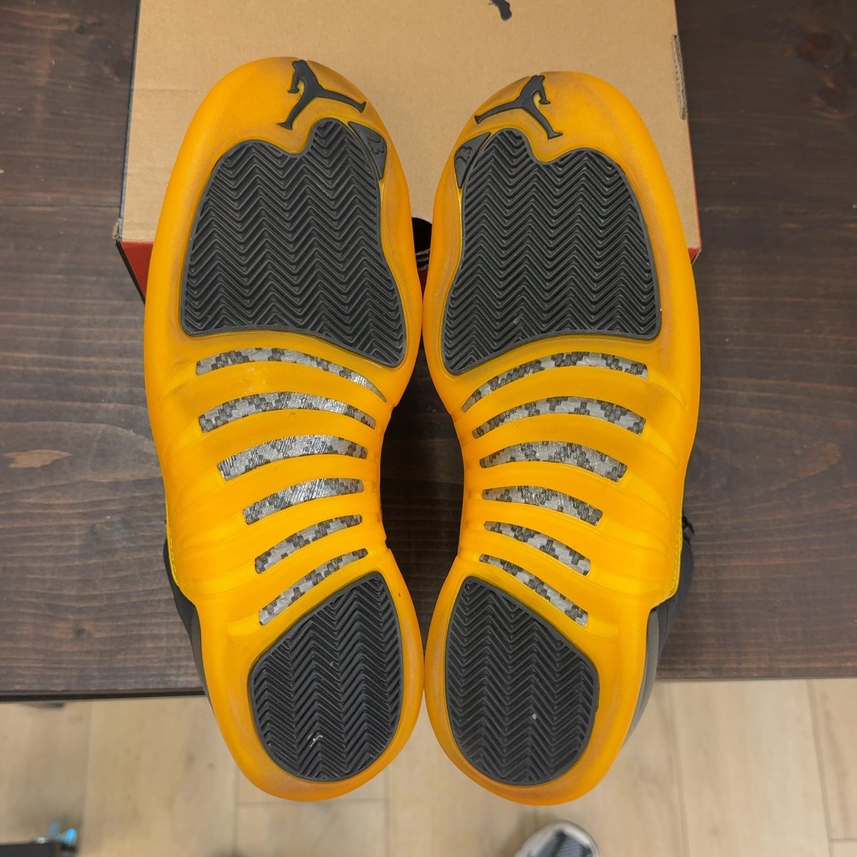 Jordan 12 Retro Black University Gold Size 10.5 (Pre-Owned) - aux