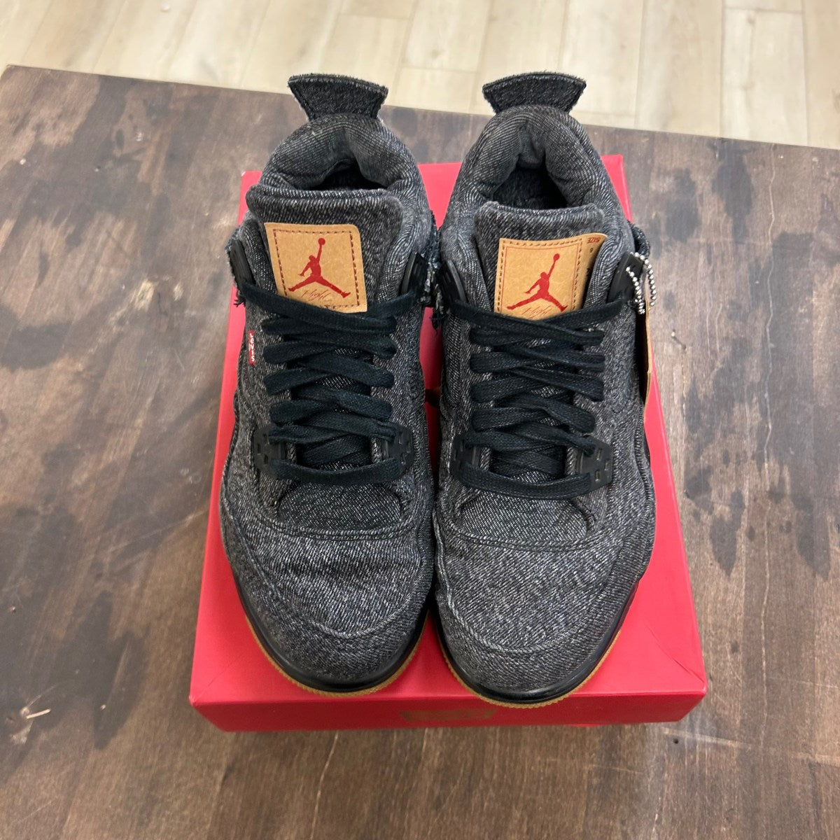 Jordan 4 Retro Levi's Black (GS) (Blank Tag) Size 6Y (Pre-Owned) - Image 2