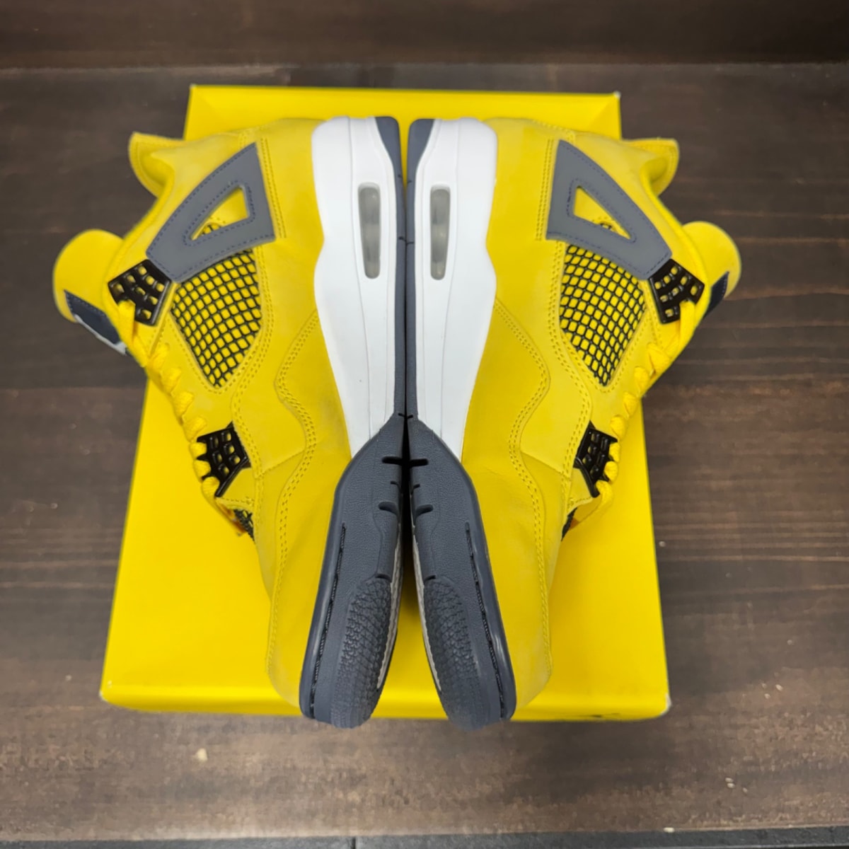 Jordan 4 Retro Lightning (2021) - Image 4