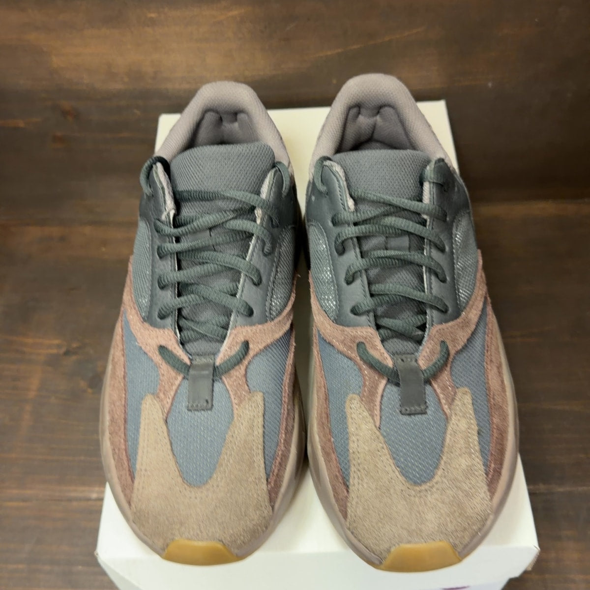 adidas Yeezy Boost 700 Mauve Size 8 (Pre-Owned) - tag