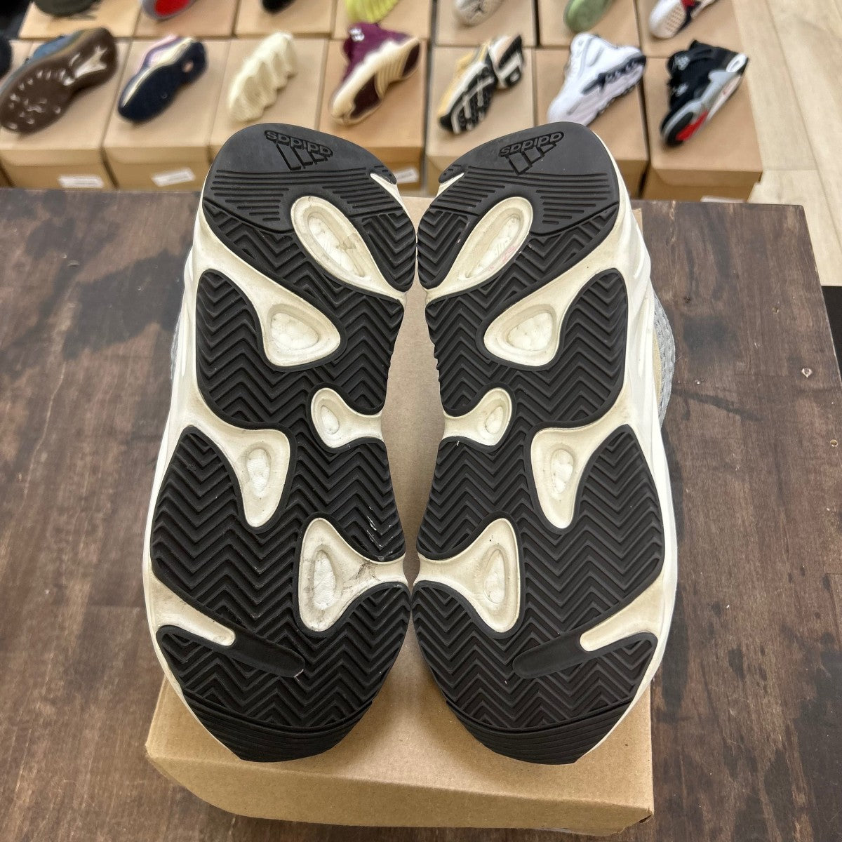 adidas Yeezy Boost 700 V2 Cream Size 7 (Pre-Owned) - Image 5