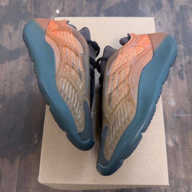 adidas Yeezy 700 V3 Copper Fade Size 6 (Pre-Owned) - Image 1