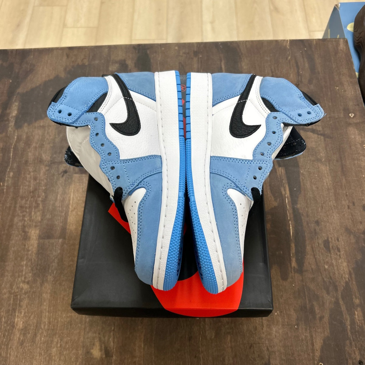 Jordan 1 Retro High OG University Blue (GS) Size 6Y (Pre-Owned)