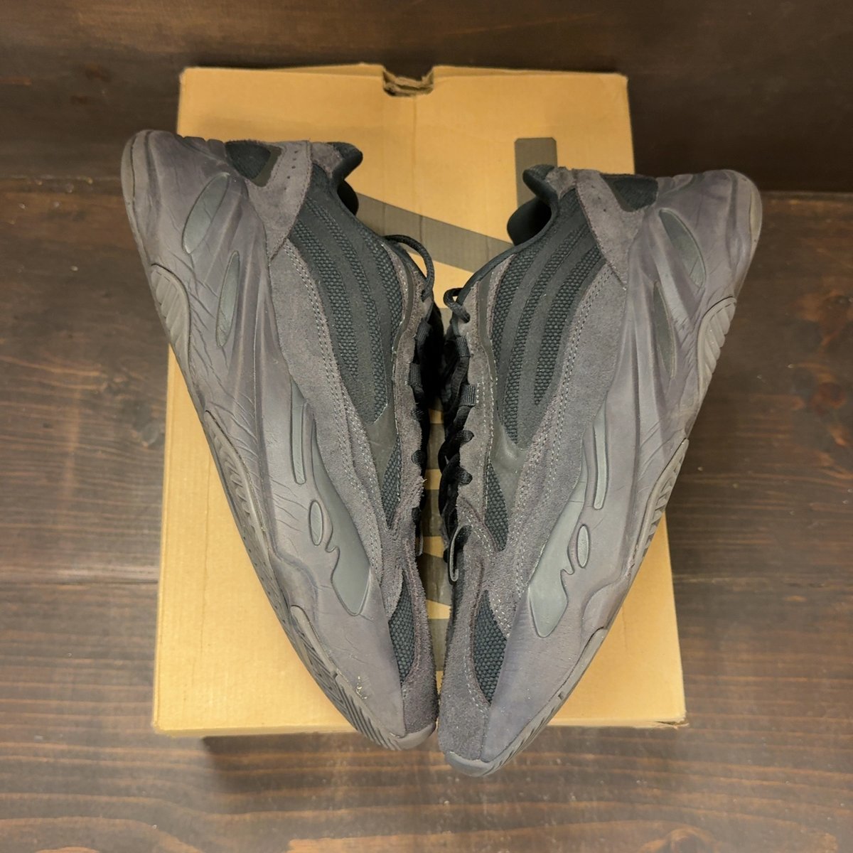 adidas Yeezy Boost 700 V2 Vanta Size 10.5 (Pre-Owned) - back