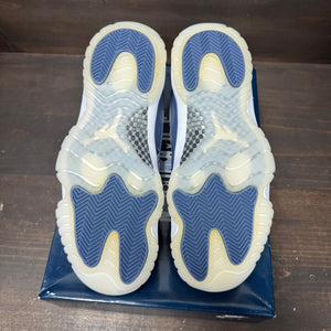 Jordan 11 Retro Low Diffused Blue Size 8 (Pre-Owned) - box
