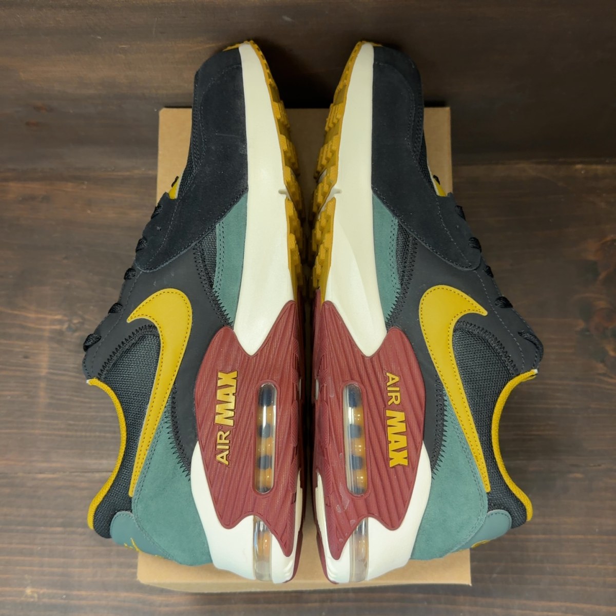 Nike Air Max Excee Black Vintage Green Dark Team Red Bronzine Size 15 (Pre-Owned) - Image 6