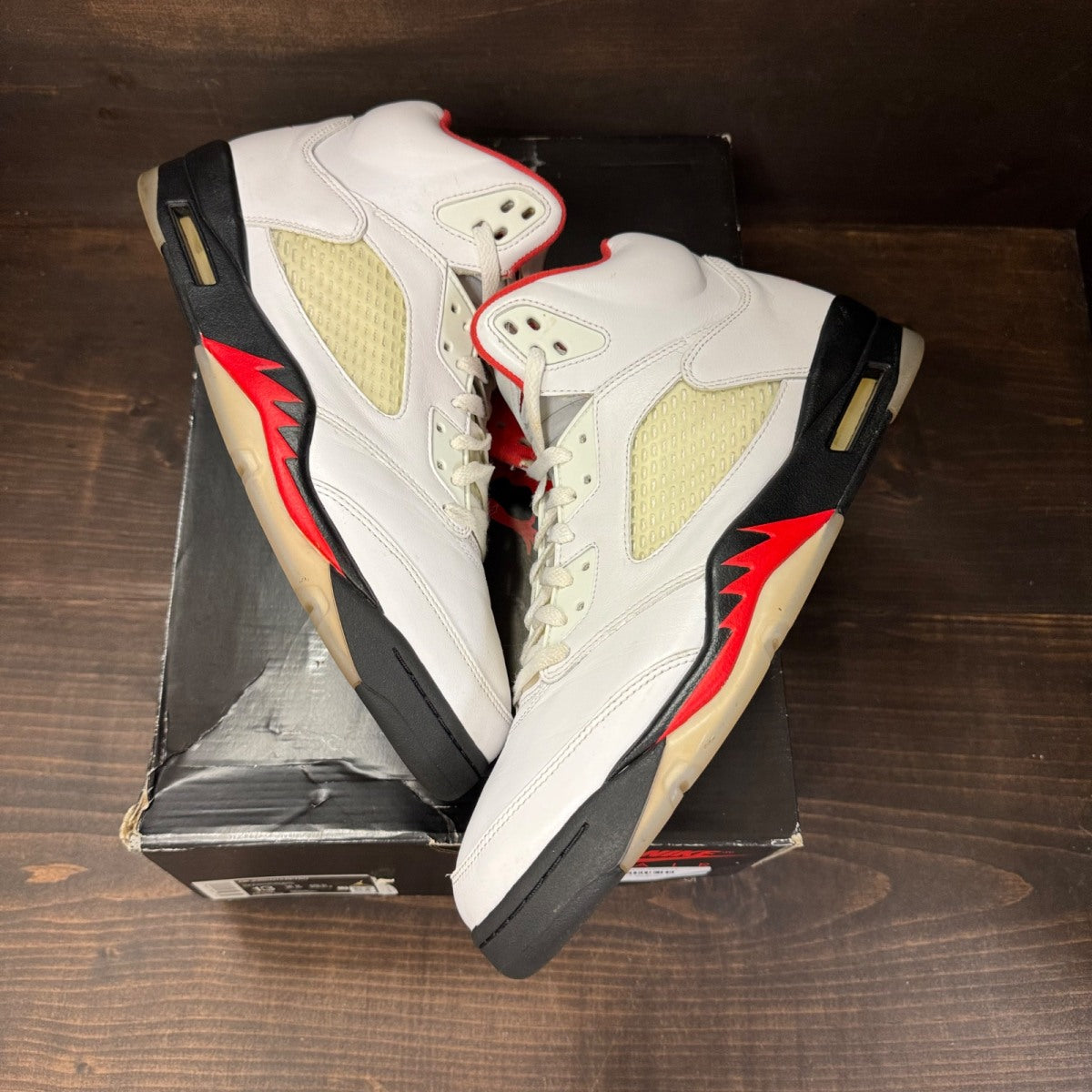 Jordan 5 Retro Fire Red Silver Tongue (2020) - Image 2