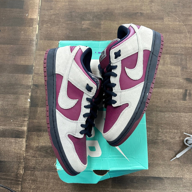 Nike SB Dunk Low Atmosphere Grey True Berry - Image 1