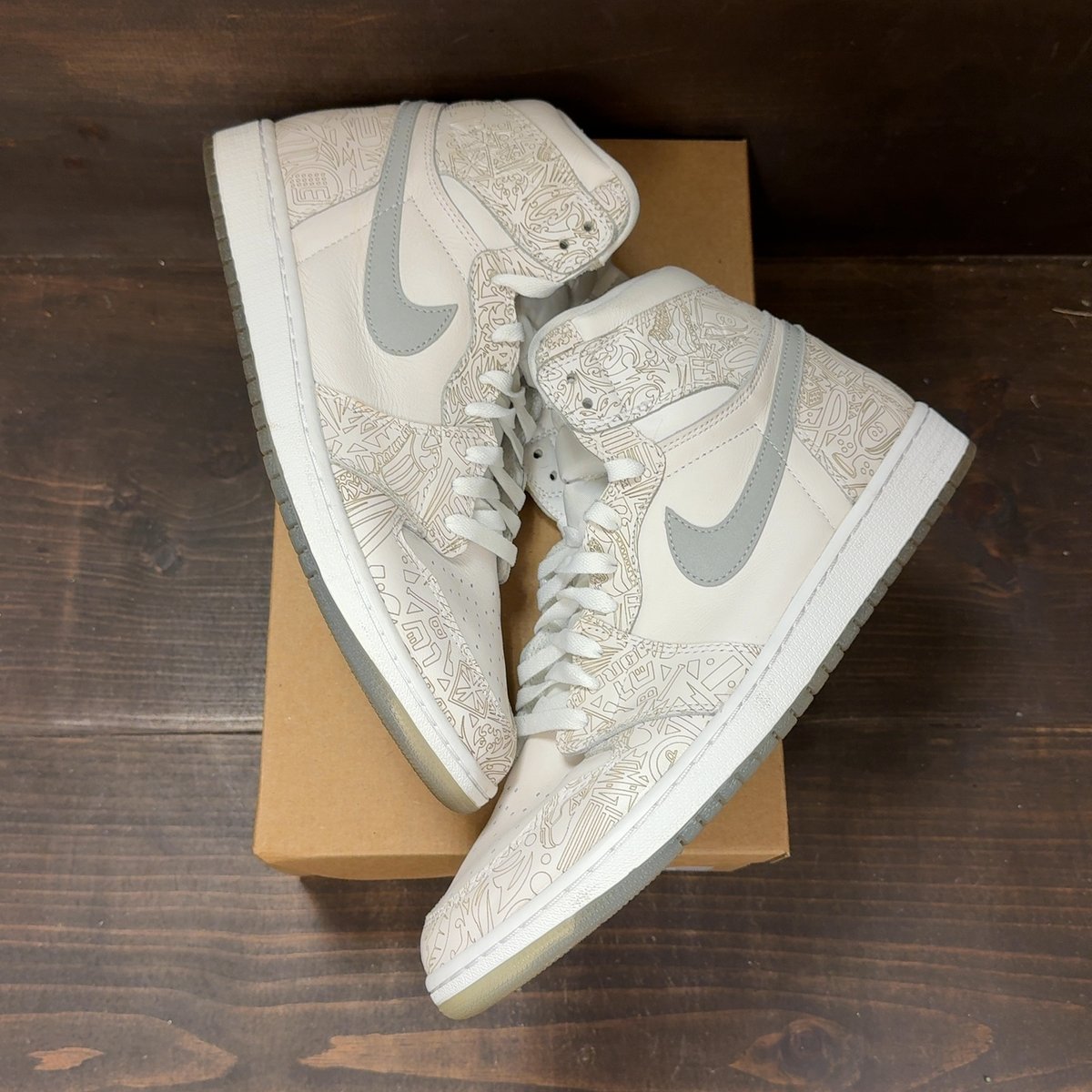 Jordan 1 Retro 30th Anniversary Laser Size 13 (Pre-Owned) - back