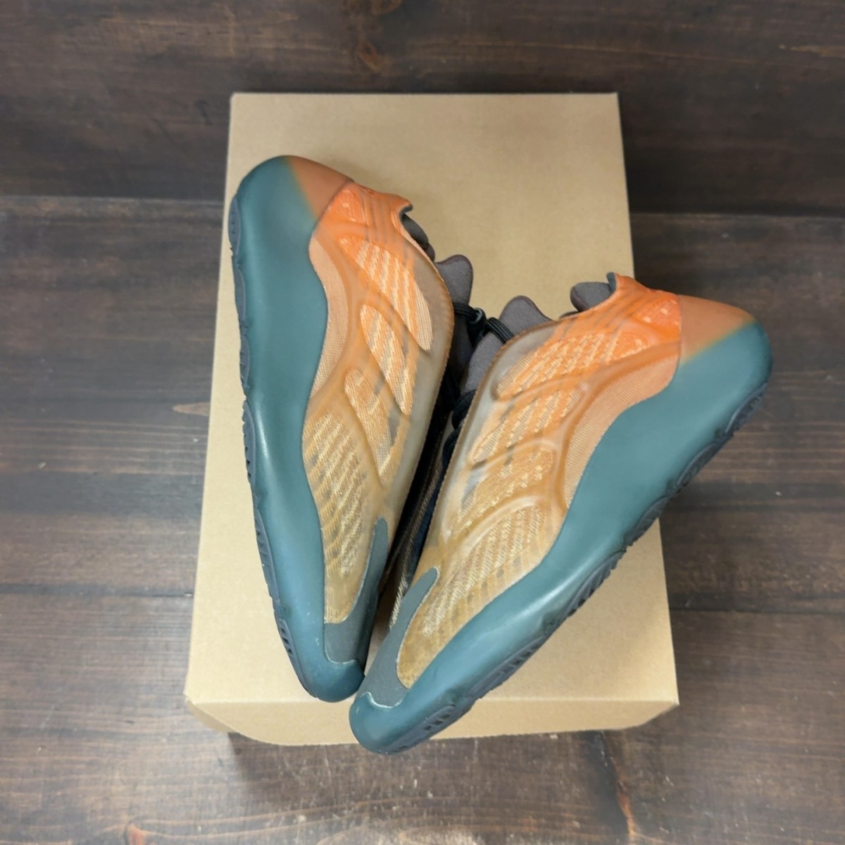 adidas Yeezy 700 V3 Copper Fade Size 6 (Pre-Owned) - Image 2