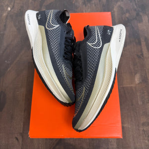 Nike Streakfly Black Metallic Gold Grain - Image 1