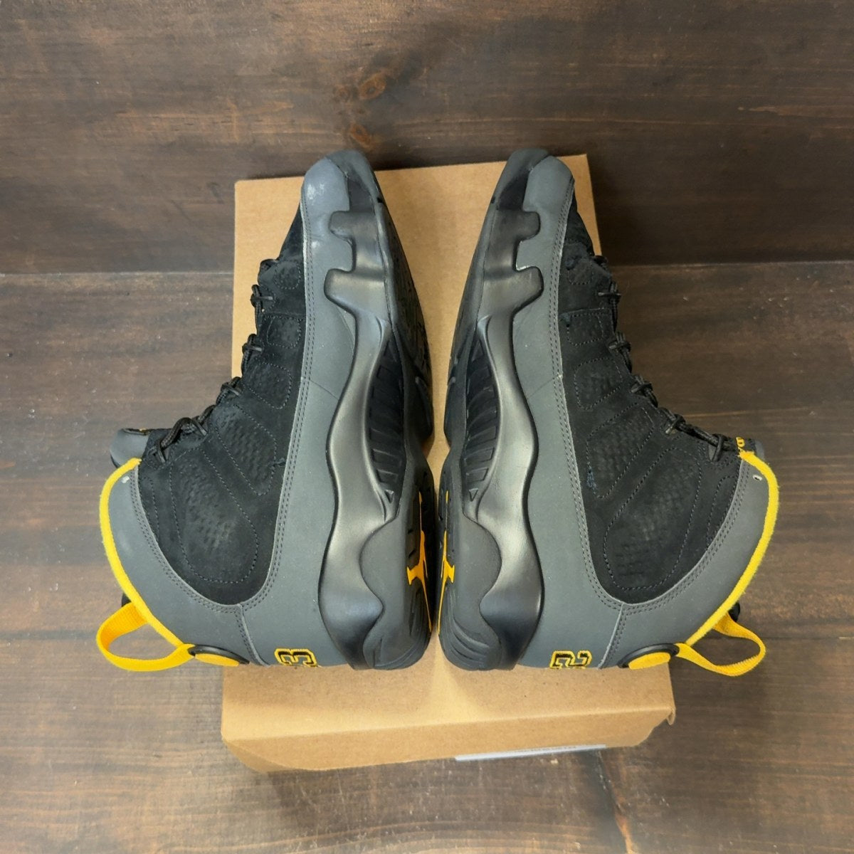 Jordan 9 Retro Dark Charcoal University Gold Size 8 (Pre-Owned) - Image 5