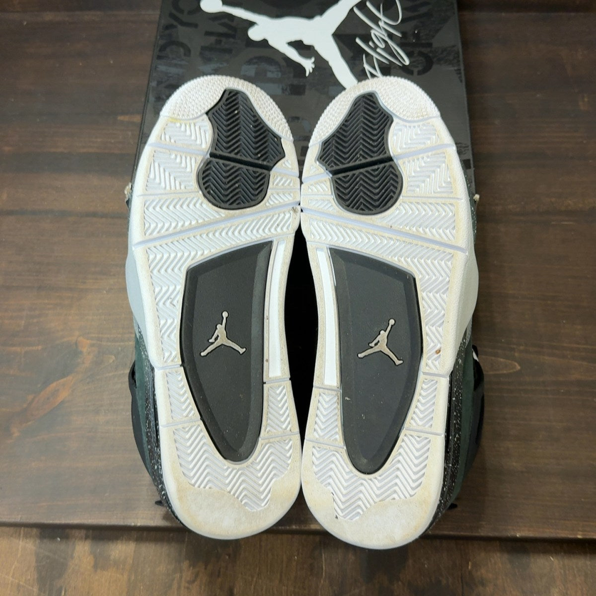 Jordan 4 Retro Fear (2024) - Image 8