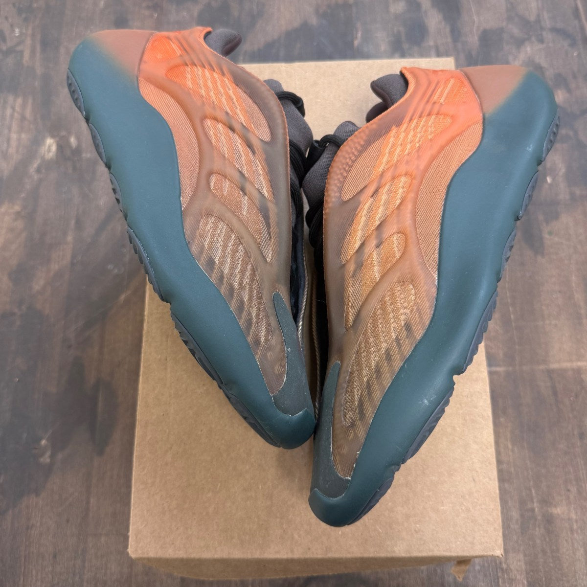 adidas Yeezy 700 V3 Copper Fade Size 10 (Pre-Owned) - Image 1