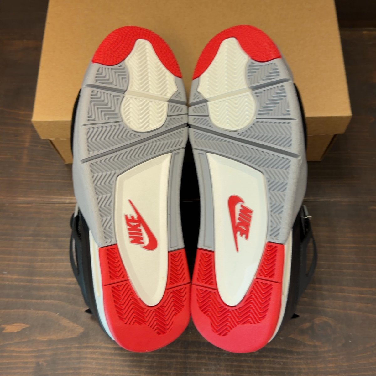 Jordan 4 Retro Bred Reimagined Size 12 - aux
