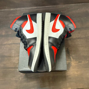 Jordan 1 Mid White Black Red (2022) - Image 4