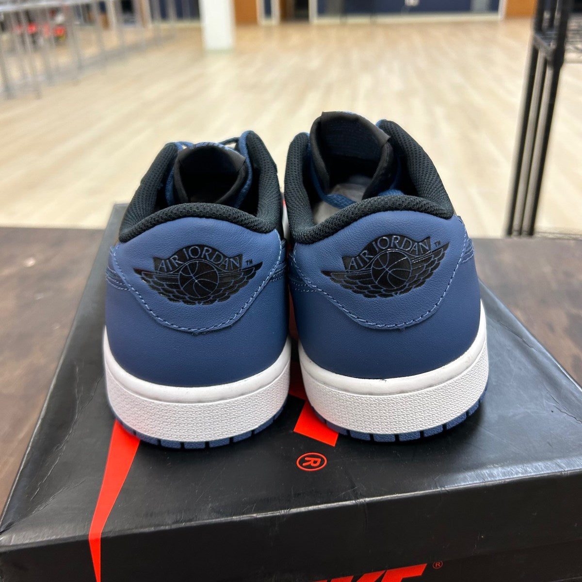 Jordan 1 Retro Low OG Mystic Navy Size 11 (Moderately Worn Pre-Owned) - Image 4