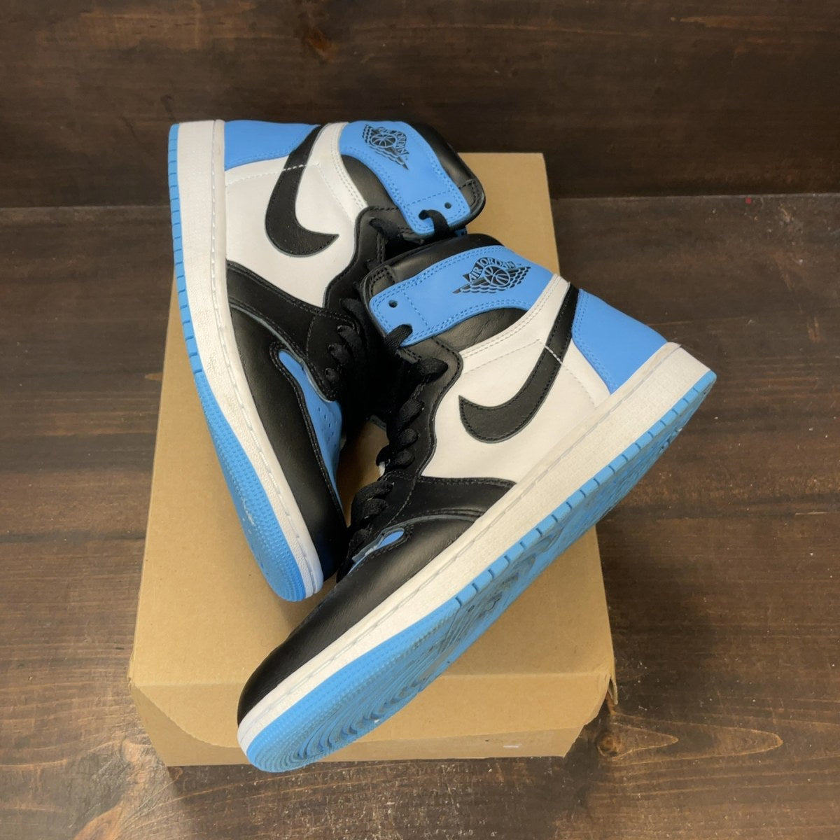 Jordan 1 Retro High OG UNC Toe Size 9.5 (Pre-Owned) - Image 2