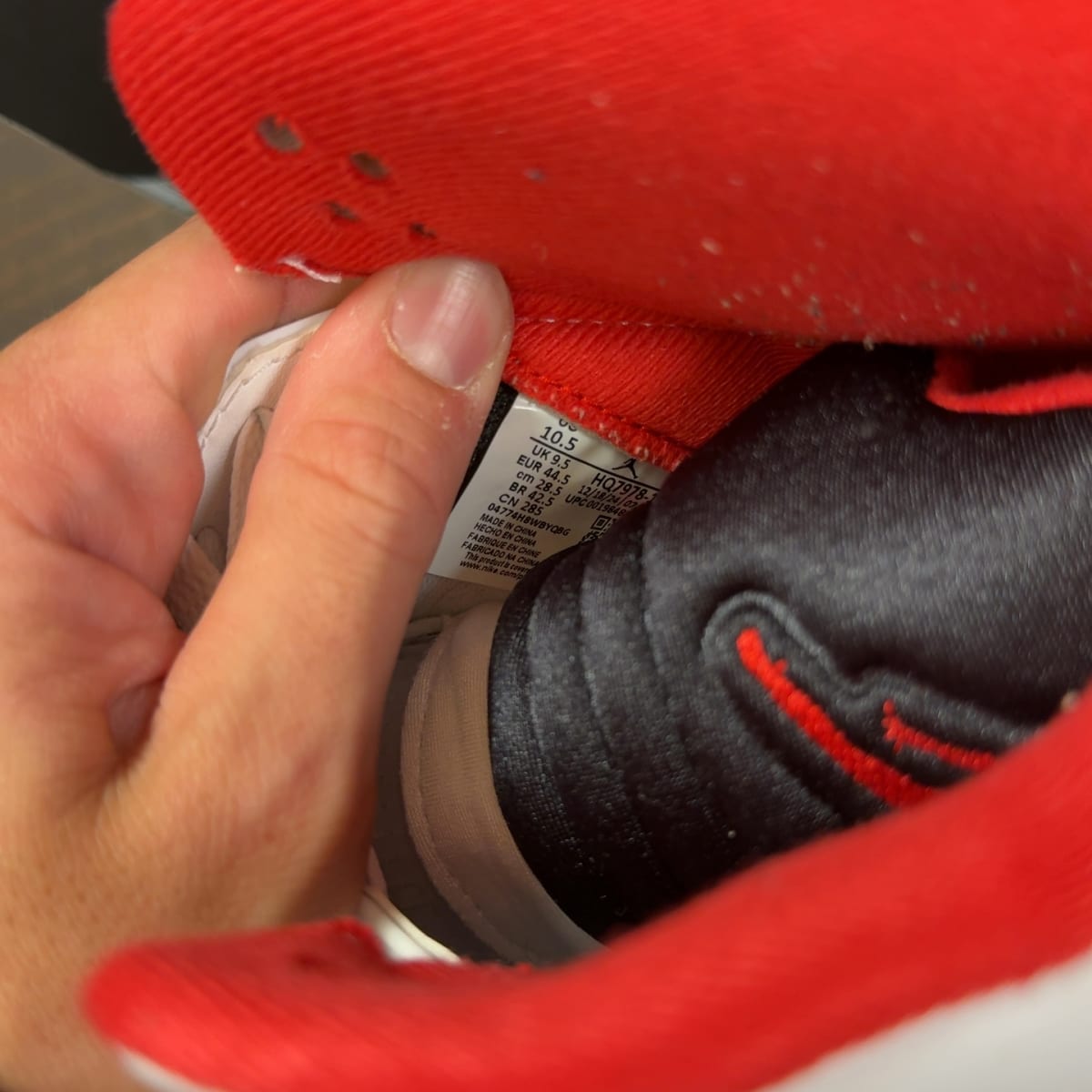 Jordan 5 Retro Fire Red Black Tongue (2025) Size 10.5 (Pre-Owned) - aux