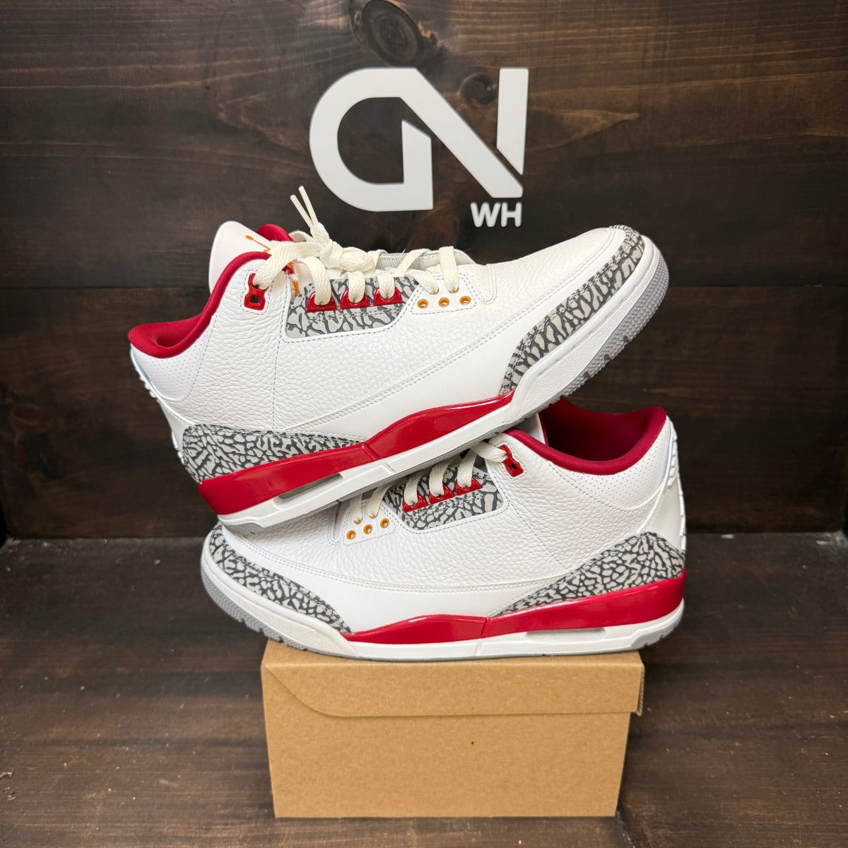 Jordan 3 Retro Cardinal Red Size 8.5 (Pre-Owned) - Image 1