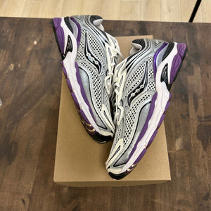 Saucony ProGrid Omni 9 White Black Silver Purple Size 12 (Pre-Owned) - Image 1