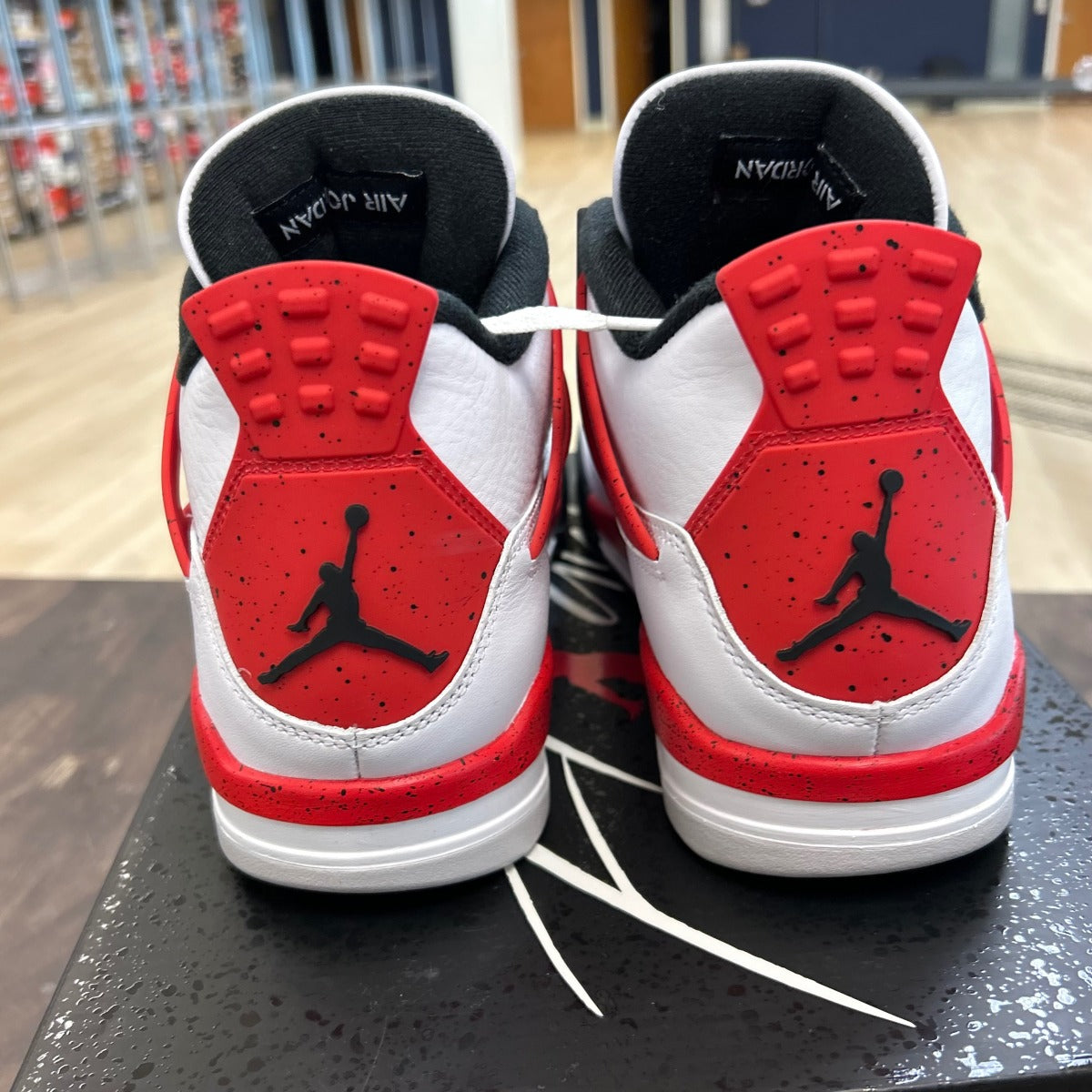 Jordan 4 Retro Red Cement Size 10 (Pre-Owned)
