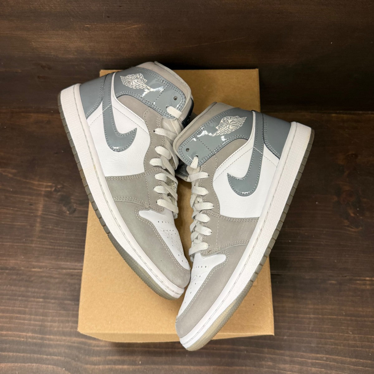 Jordan 1 Mid SE White Medium Grey Cool Grey Size 8.5 (Pre-Owned) - Image 2